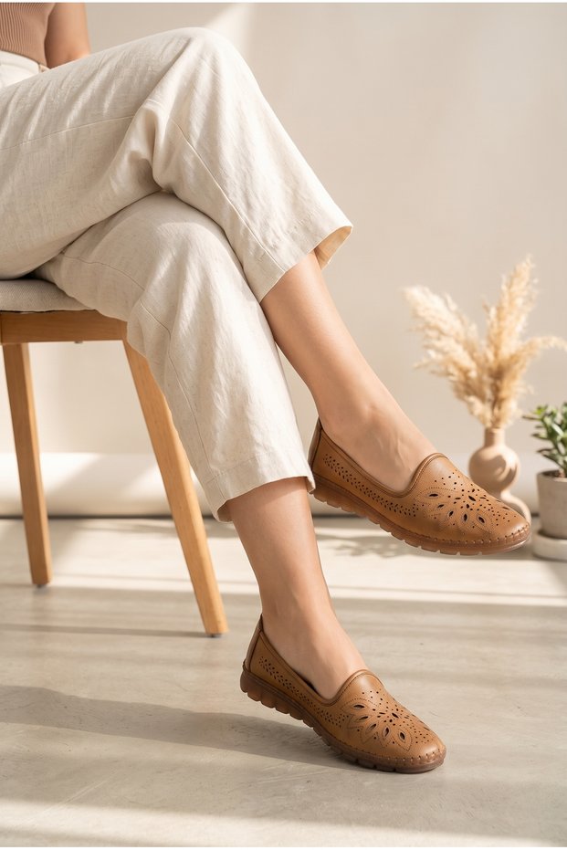 Women's Laser Perforated Breathable Orthopedic Sole Ballet Shoes Comfortable Mother's Shoes Lightweight Daily Ballet Shoes