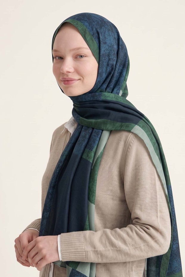 Green Wool-Silk Shawl with Mosaic Pattern