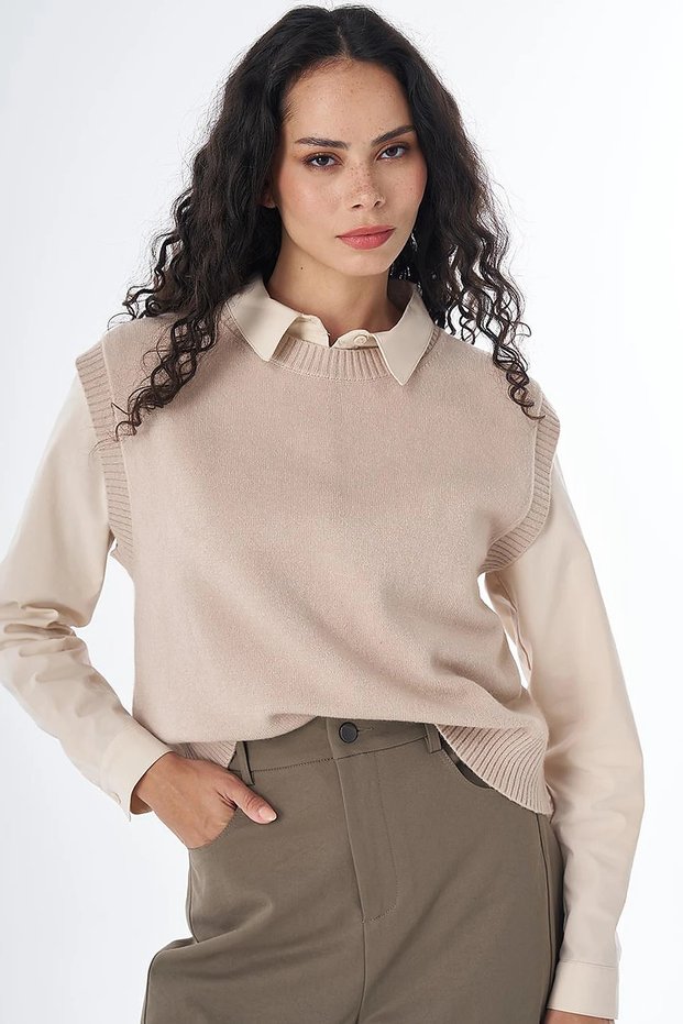 Crew Neck Knit Sweater in Taupe Color