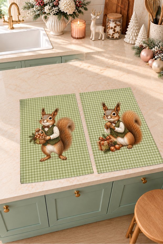 Sage Squirrel Decorative 2-Piece Kitchen Towel Set with Squirrel and Pinecone Pattern in Lime Green, 35x55 cm