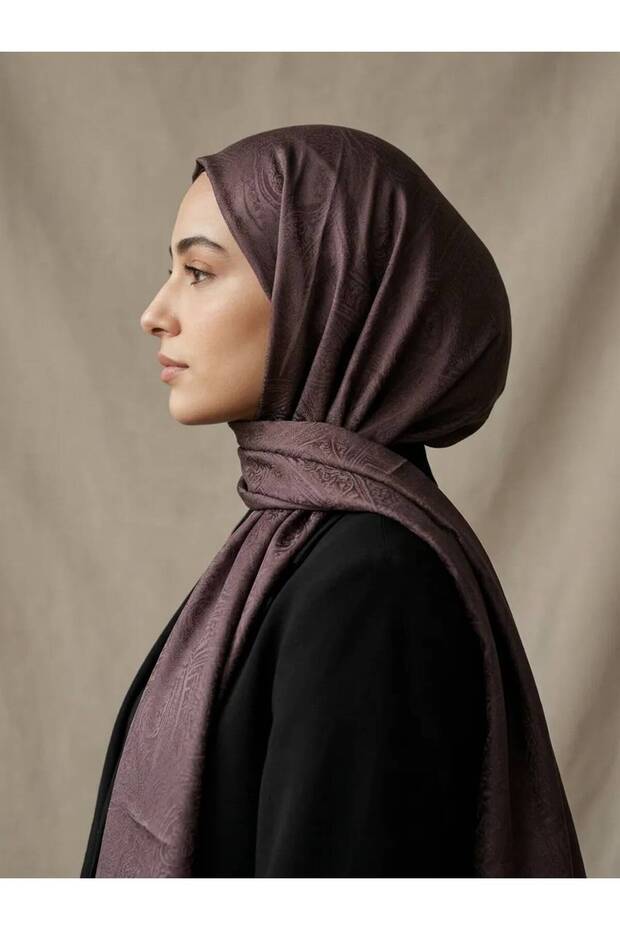 شال قطني بنقشة مونوغرام عرقية، لون بنفسجي.