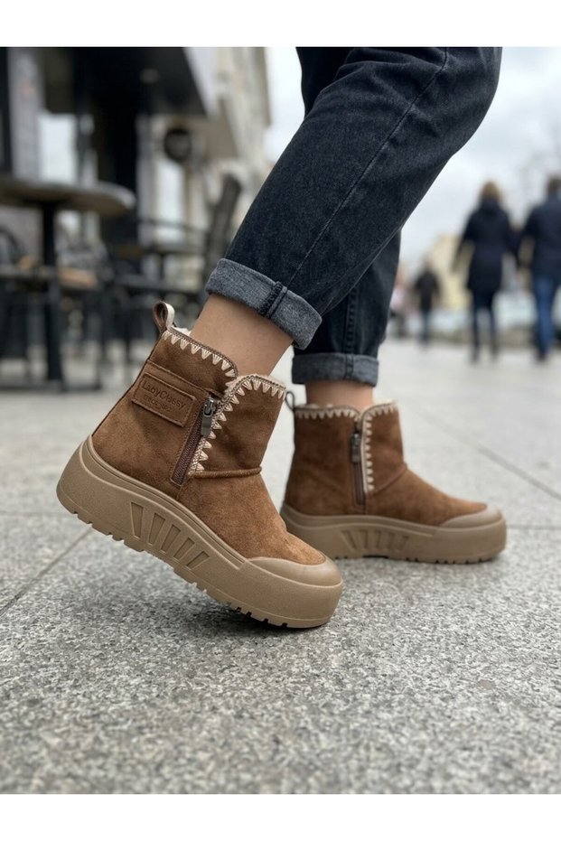 LAYD CLASSY WINTER BOOTS FOR WOMEN WITH THICK SOLES, Fur-Trimmed INSIDE, AND A ZIPPER