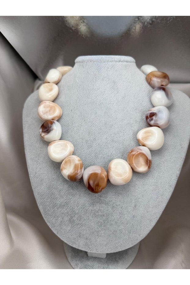 STUNNING MODERN DESIGN WOMEN'S NECKLACE WITH LARGE OVAL BEADS, MARBLE PATTERN, AND AN ASYMMETRICAL SHAPE