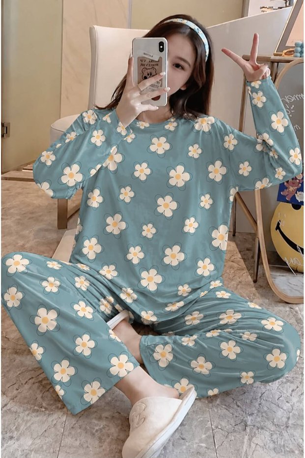 Daisy Bloom Women's Long-Sleeve Pajama Set