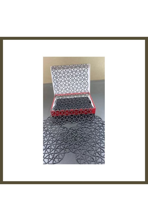 Angles Model Cream 5-Piece Lace Dining Room Set with Tablecloth and Table Runner Set BX