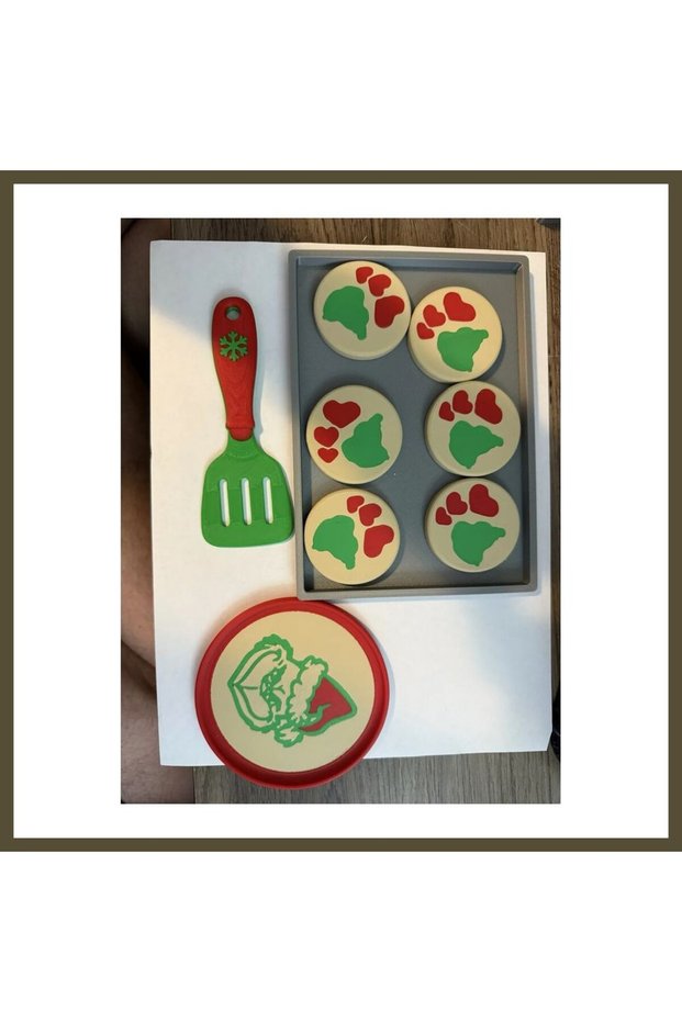 3D-Printed Christmas Cookie Play Set: New Year's Toy Cookie and Spatula Set, Red and Green, BX