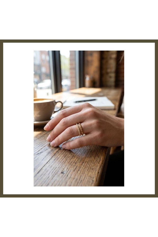 Gold-Colored Chain and Zircon-Set Women's Ring Model BX