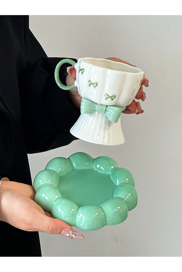 طقم كوب وصحن سيراميك بتصميم فيونكة بارزة 3D - لون أخضر نعناعي (Mint Green)