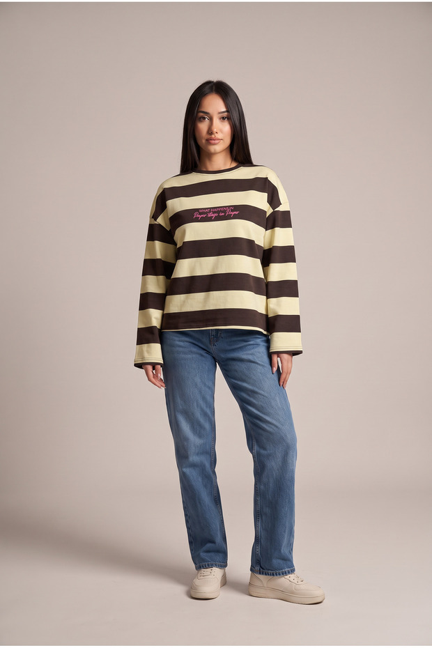 Women's Oversized Long-Sleeve Sweatshirt with a Crew Neck and Wide Stripes