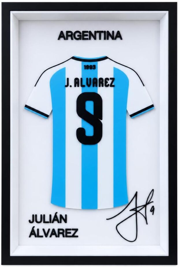 Julian Alvarez Argentina No. 9 Collectible Jersey Frame, 23 x 15 cm