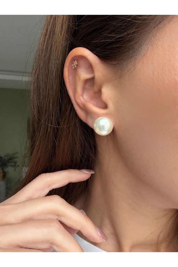 Flat Pearl Earrings