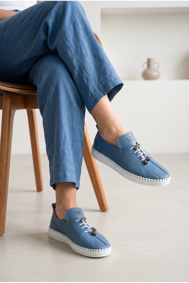 Women's Genuine Leather Sneakers with Elastic Laces and a Comfortable Fit for Everyday Wear