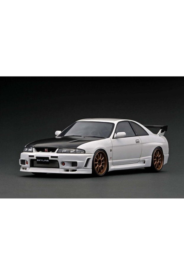 IG2781 نيسان سكايلاين GT-R (BCNR33) باللون الأبيض