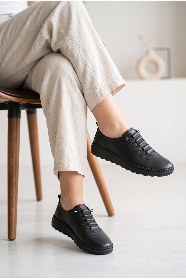 Women's Genuine Leather Ruched Lace-Up Comfort Casual Walking Shoes