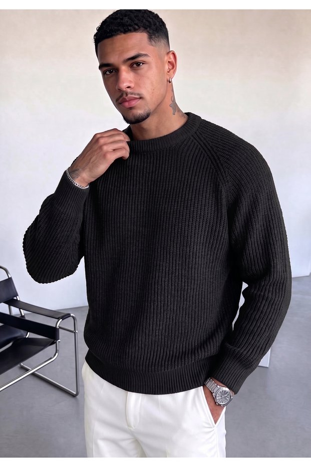 Knitted Premium Sweater, Loose Fit, Flowy, Thick, Structured, Raglan Sleeves.