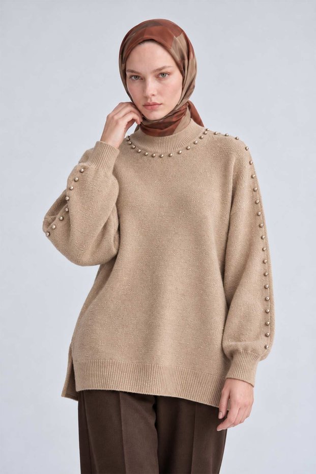 Half fisherman stone detailed knit sweater, orange.