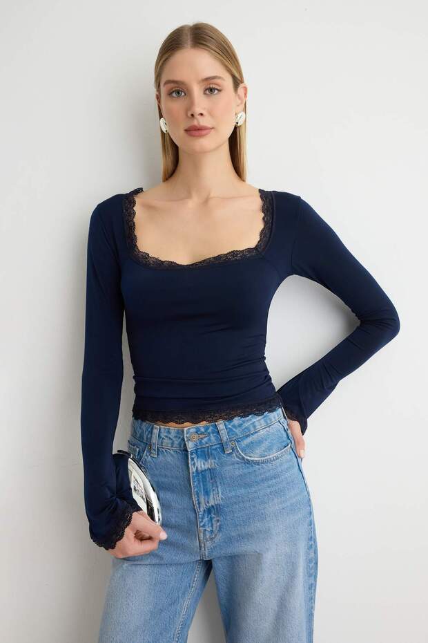 Lacivert Düz Kare Yaka Uzun Örme Sandy Party Bluz TPRAW26BZ00045