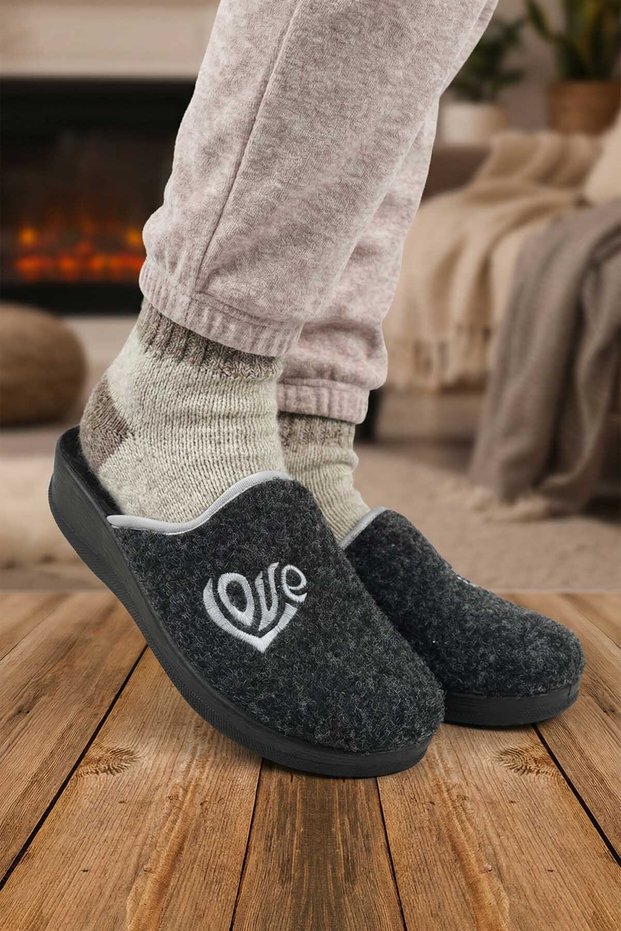 Women's Winter Slippers with a Thick, Comfortable Platform Sole for Home and Garden Use