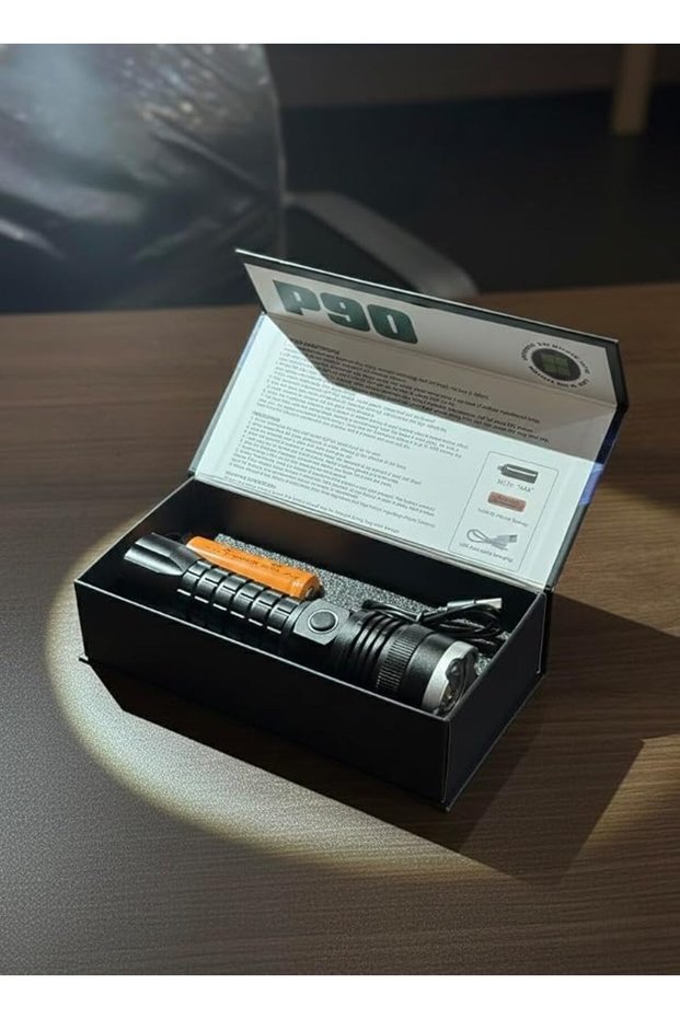 مصباح يدوي LED فائق الإضاءة، يصل طوله إلى 1000 متر، يمكن شحنه عبر USB، هيكل معدني مقاوم للماء، مناسب للاستخدام في حالات الطوارئ والتخييم.