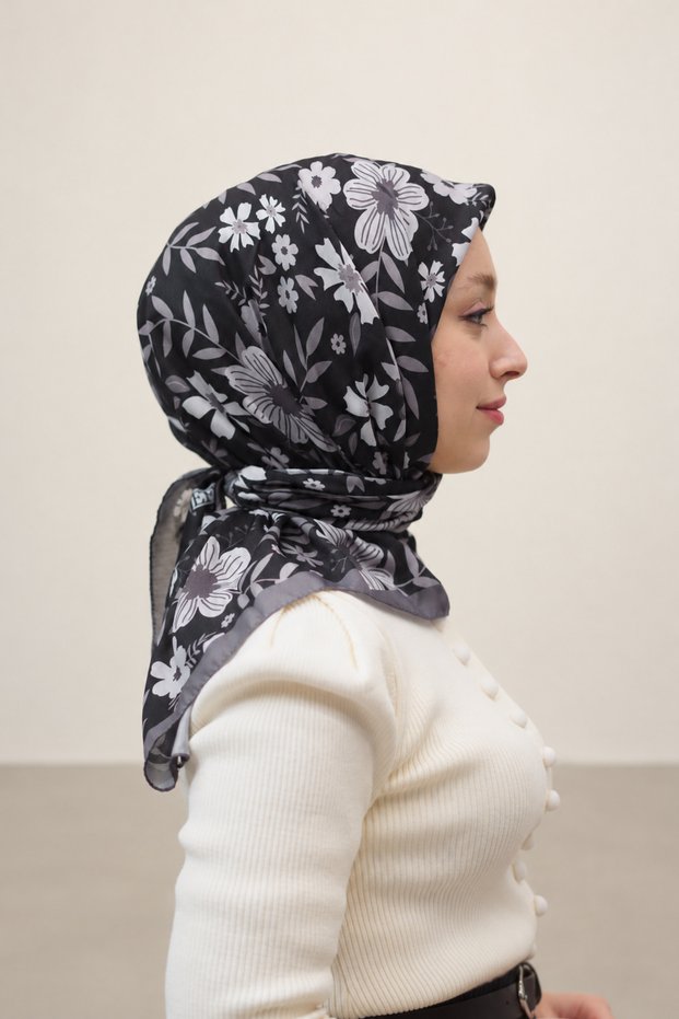 وشاح قطني ناعم بنقشة الربيع.
