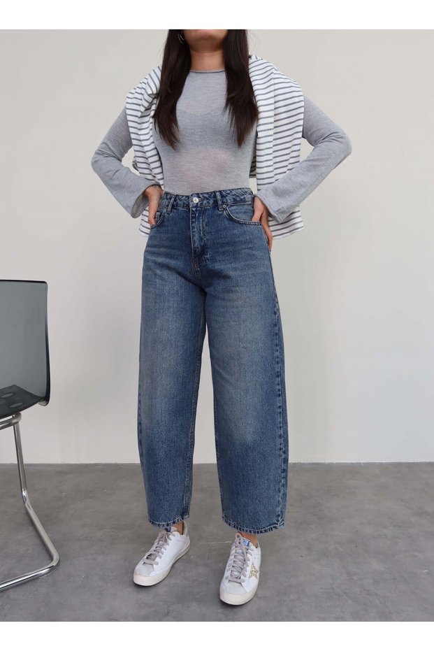 High-Leg Wide-Leg Barrel Jeans
