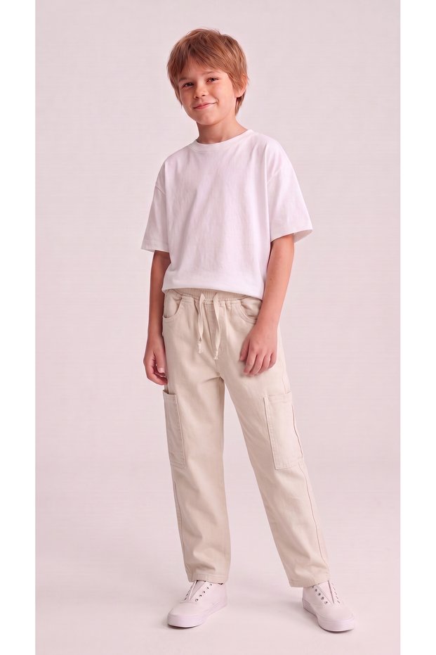 KIDS' CREAM-COLORED PANTS WITH ELASTIC WAISTBAND, CARGO POCKETS, AND A RELAXED FIT