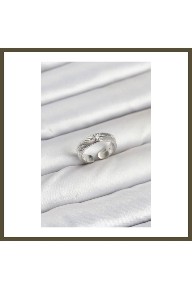 Silver-Toned Rice-Style Women's Ring with Zircon Stones in a North Star Design BX