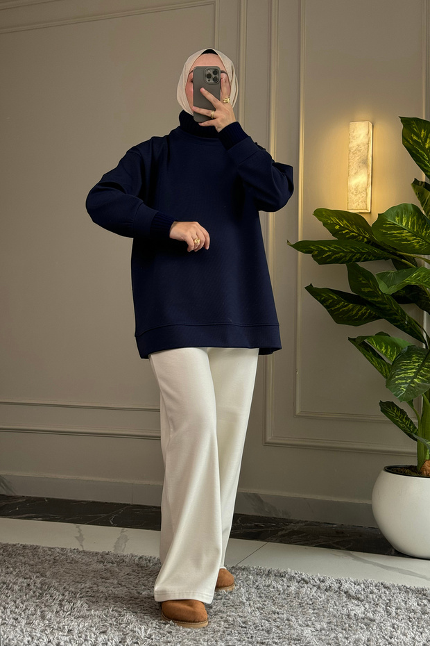6784 Stylish, Comfortable Women's Long Cotton Sweatshirt with a Crew Neck