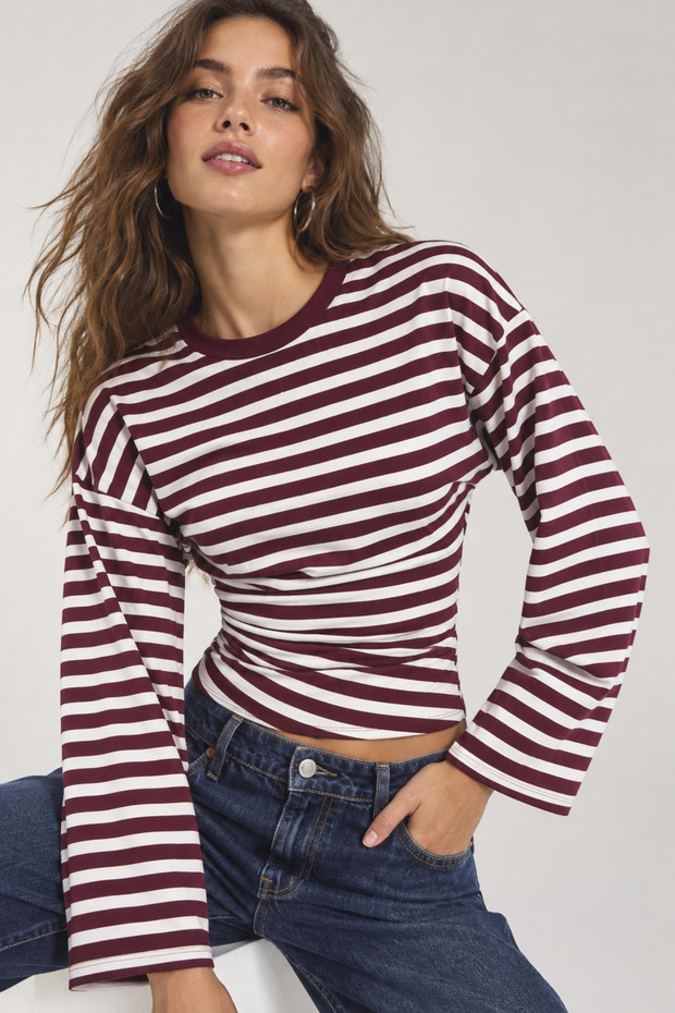 Women's Striped Oversized Long-Sleeved T-Shirt with Waist-Fitted Fit and Textured Look