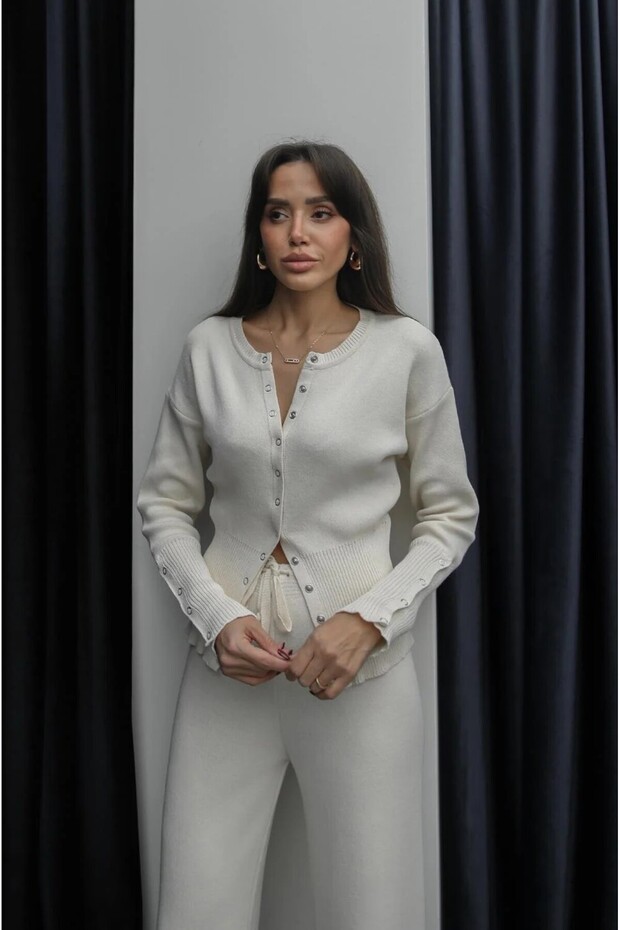 Women's Stylish Snap-Fastened Knit Set with Buckle Detail
