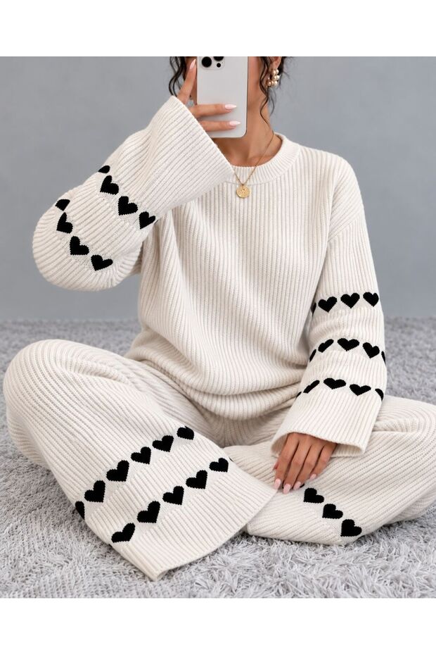 Women's Knitted Two-Piece Set Featuring Patterned and Stylish Wide-Leg Pants.
