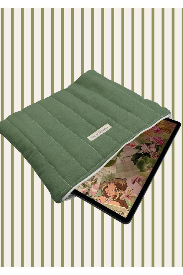 Sage Green Kapitone Tablet Çantası