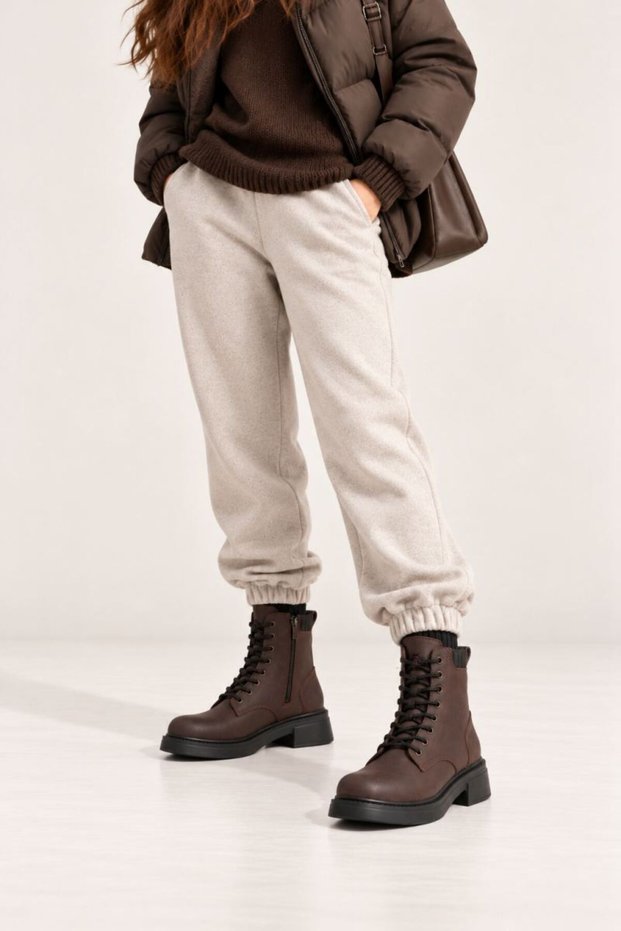 Women's Dark Brown Winter Boots with Thick Soles, Tr01Mk05B.