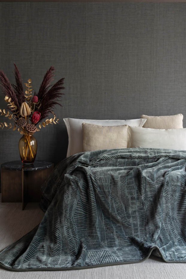 Kind Green Double-Size Printed Blanket - 220 x 240 cm