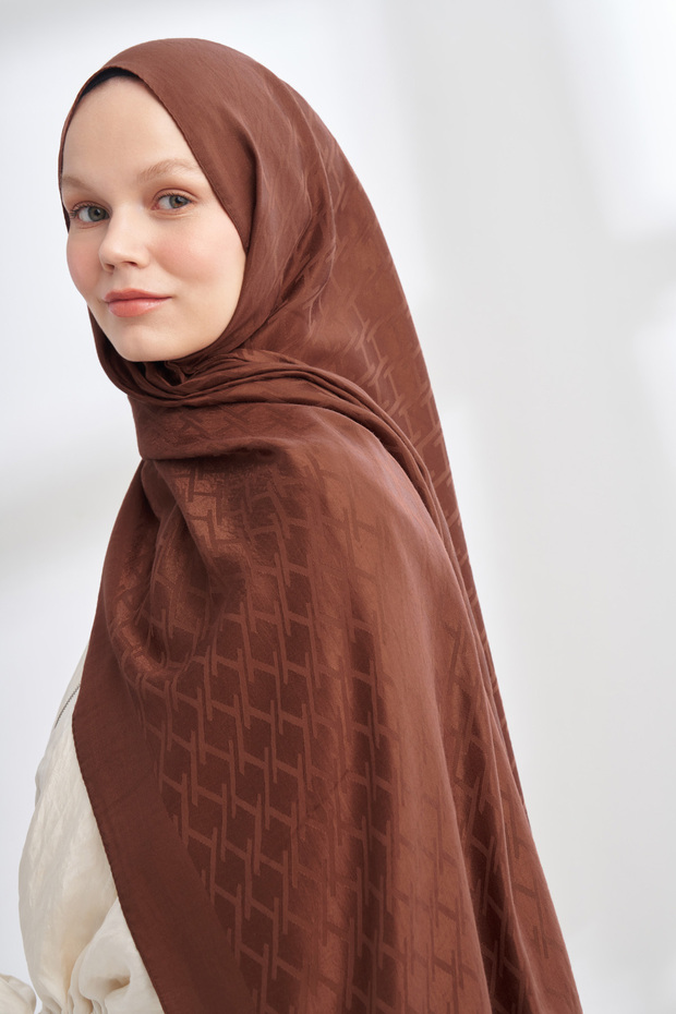 SOLEA JACQUARD NORA PATTERNED SCARF - COFFEE