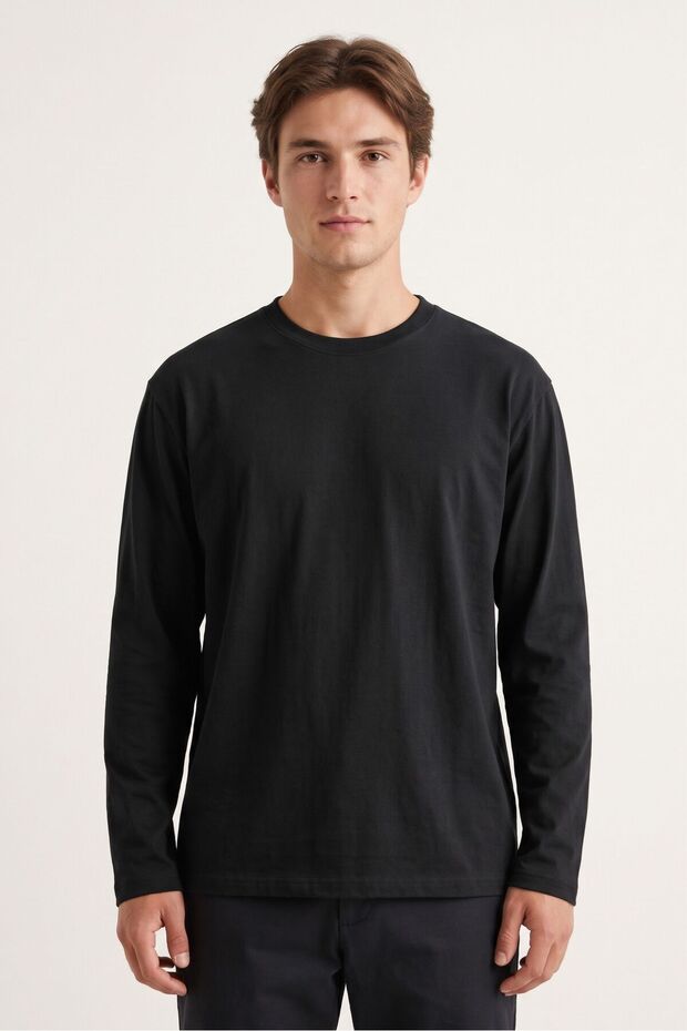 Men’s Black Round-Neck Long-Sleeve T-Shirt