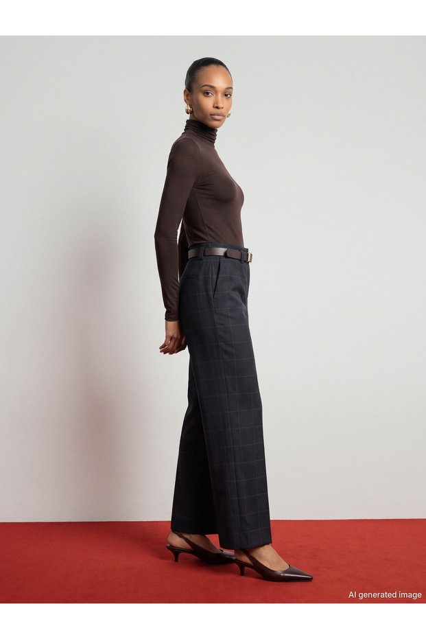73240 Plaid Pants with a Belt