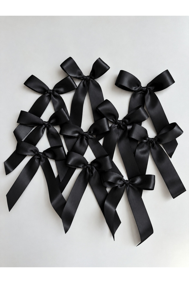 10 ready-made long satin ribbon bows, each 3 cm wide, with a bow detail for a birthday party
