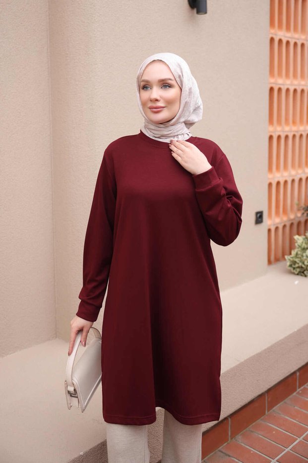 تونيك مودال ذو ياقة دائرية باللون العنابي