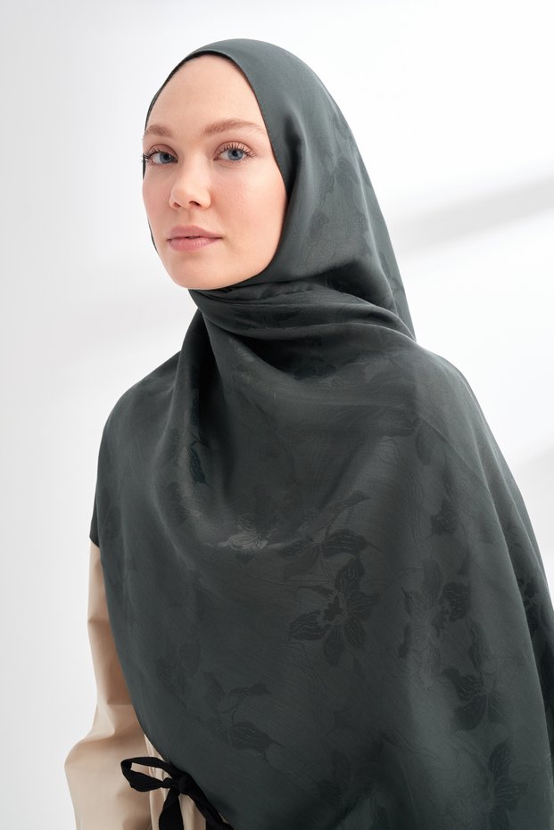 MAREN PATTERNED FLOSS VISCOSE SCARF - OIL BLUE