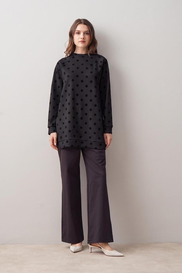 B16046A0 Women's Soft-Textured Sweatshirt with Polka Dot Details