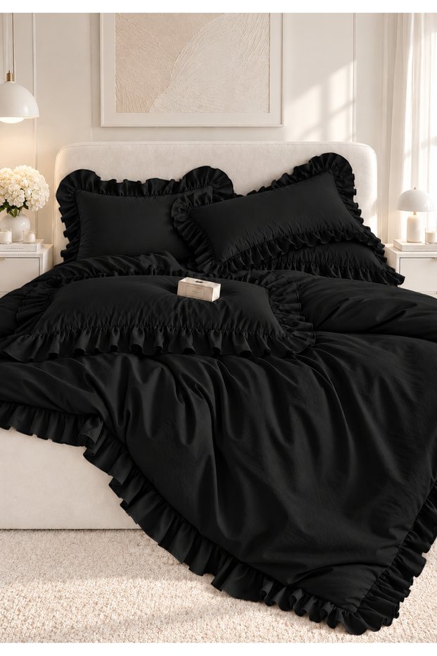 DOUBLE-SIZE BLACK RUFFLED BED SPREAD AND 2 PILLOWCASES