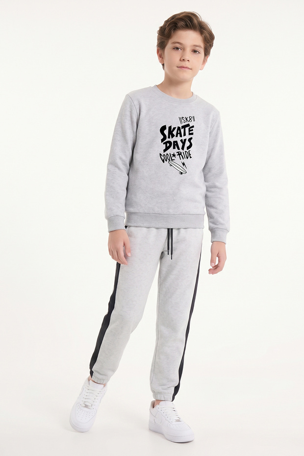 Boys' Round-Neck Sweatsuit Set with Striped Detail and Print
