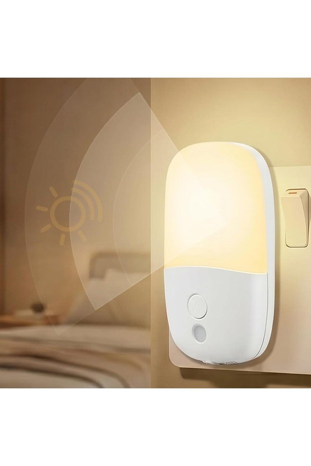 ضوء ليلي LED يعمل بالكهرباء، مع مستشعر من الغسق حتى الفجر، ثلاث مستويات سطوع قابلة للتعديل، إضاءة ناعمة بلون أصفر دافئ