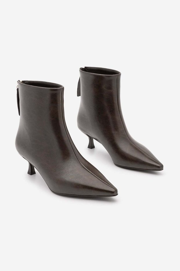 Women's Pointed Toe, Slim-Leg, High-Heeled, Zip-Up Boots in Derlis Brown