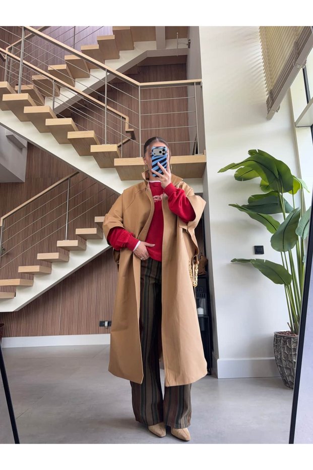 CHAIN-DETAILED DESIGN TRENCH COAT