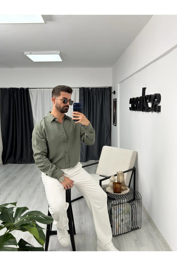 Men's Oversized Cotton Shirt with a Textured, Striped Pattern