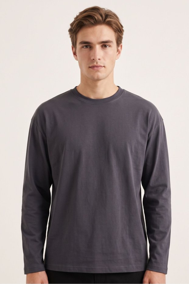 Men’s Charcoal Grey Round-Neck Long-Sleeve T-Shirt