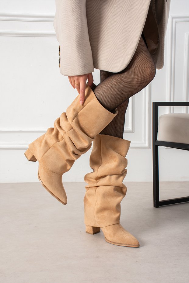 Suede-Look Pointed-Toe Women's Boots with Fur-Trimmed Lining and Ruched Detail: Unique Style and Meticulously Crafted