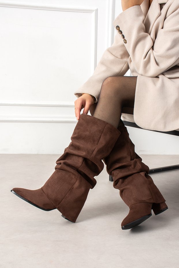 Suede-Look Pointed-Toe Women's Boots with Fur-Trimmed Lining and Ruched Detail: Unique Style and Meticulously Crafted